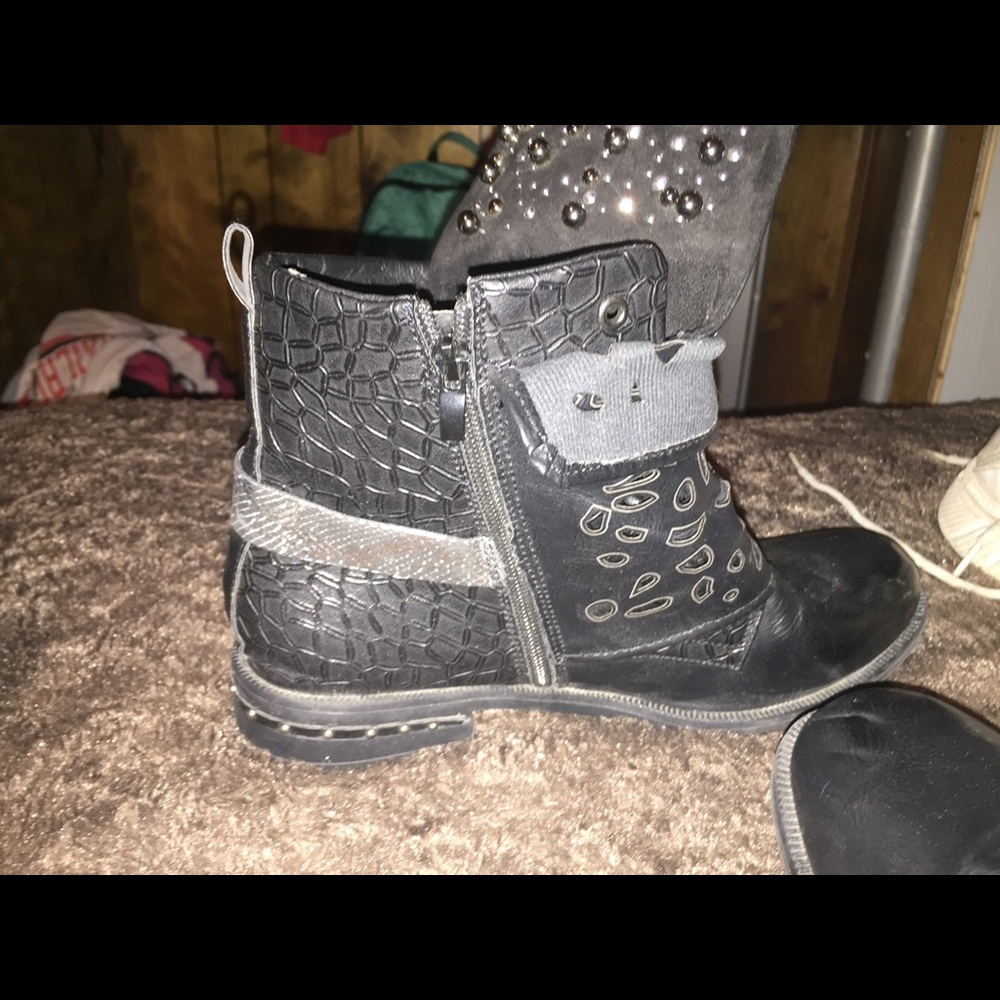 Boots - Picture 2 of 3